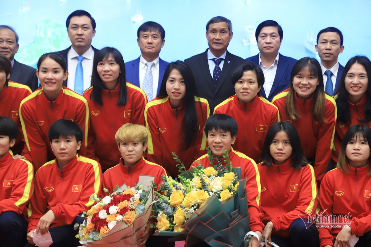 women footballers honoured after strong performance at afc women s asian cup picture 4