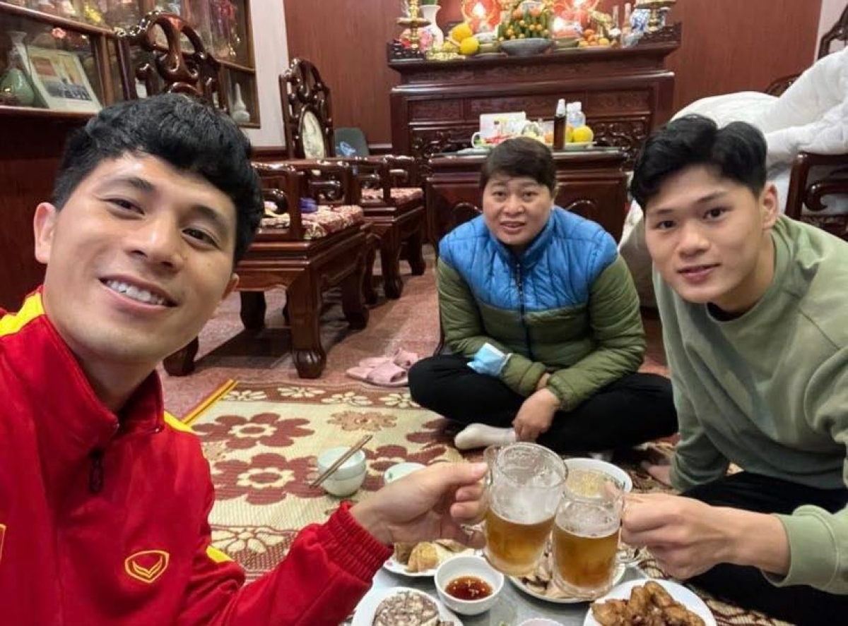 vietnamese footballers celebrate tet following 3-1 win over china picture 3