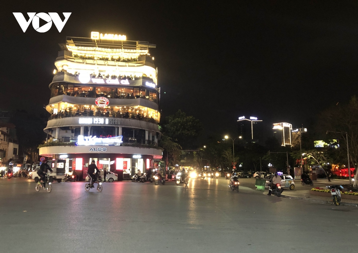 hanoi old quarter falls quiet over tet picture 6