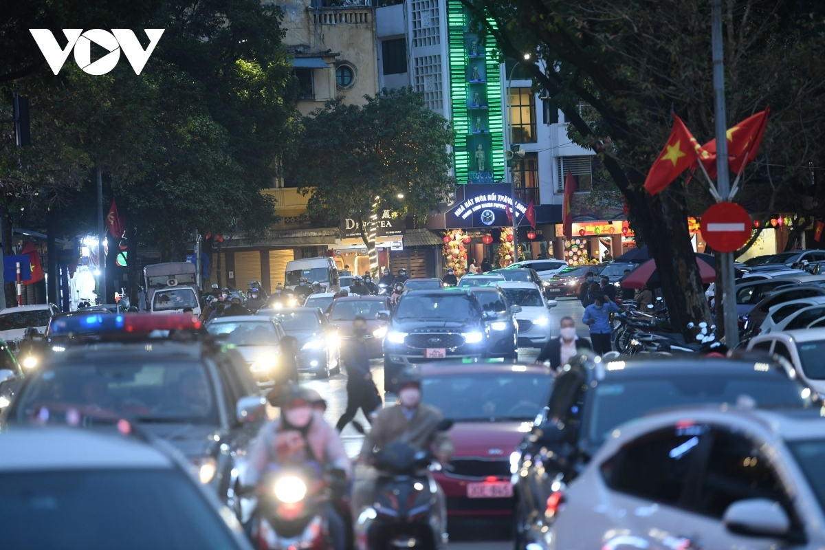 hanoi revelers take to streets on lunar new year s eve picture 6