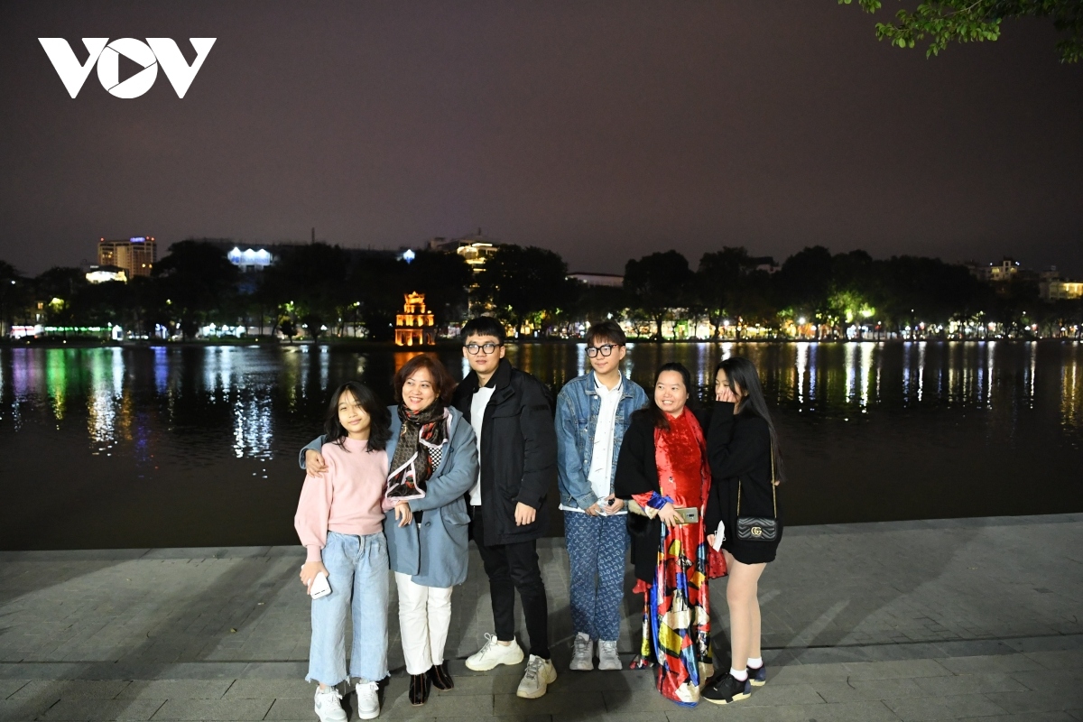 hanoi revelers take to streets on lunar new year s eve picture 8