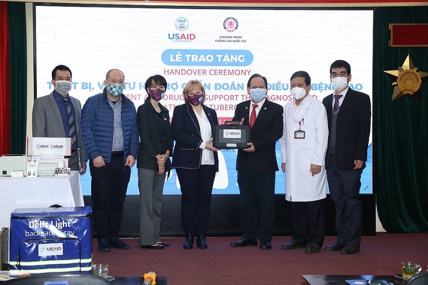 usaid trao tang them thiet bi va thuoc dieu tri benh lao cho viet nam hinh anh 1