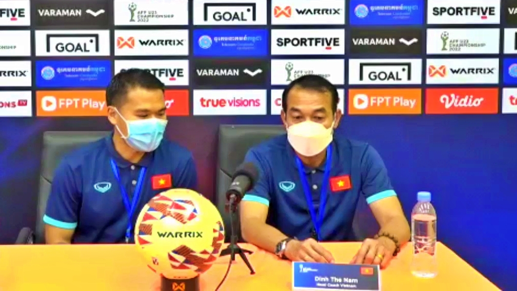hlv Dinh the nam hanh phuc khi u23 viet nam vo dich u23 Dong nam A hinh anh 1