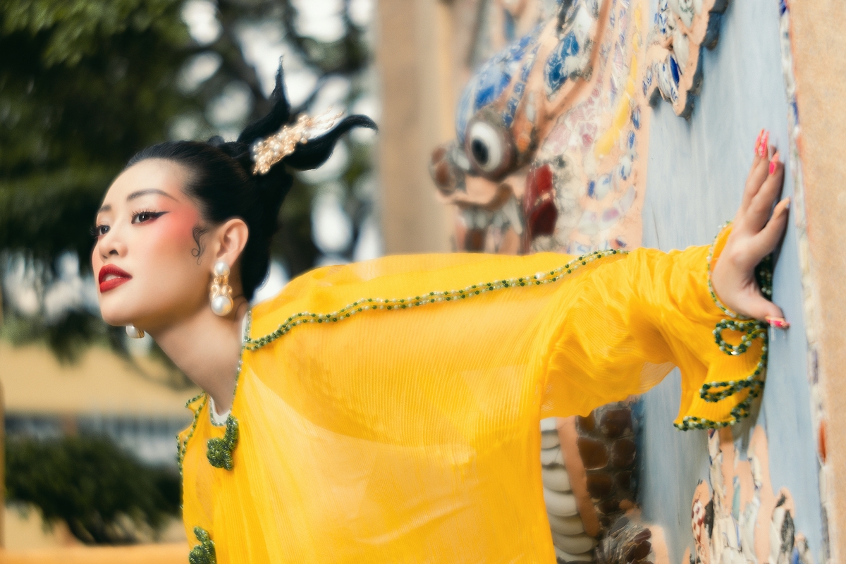 hoa hau khanh van thuc hien bo anh lay cam hung tu khong khi thang gieng hinh anh 7