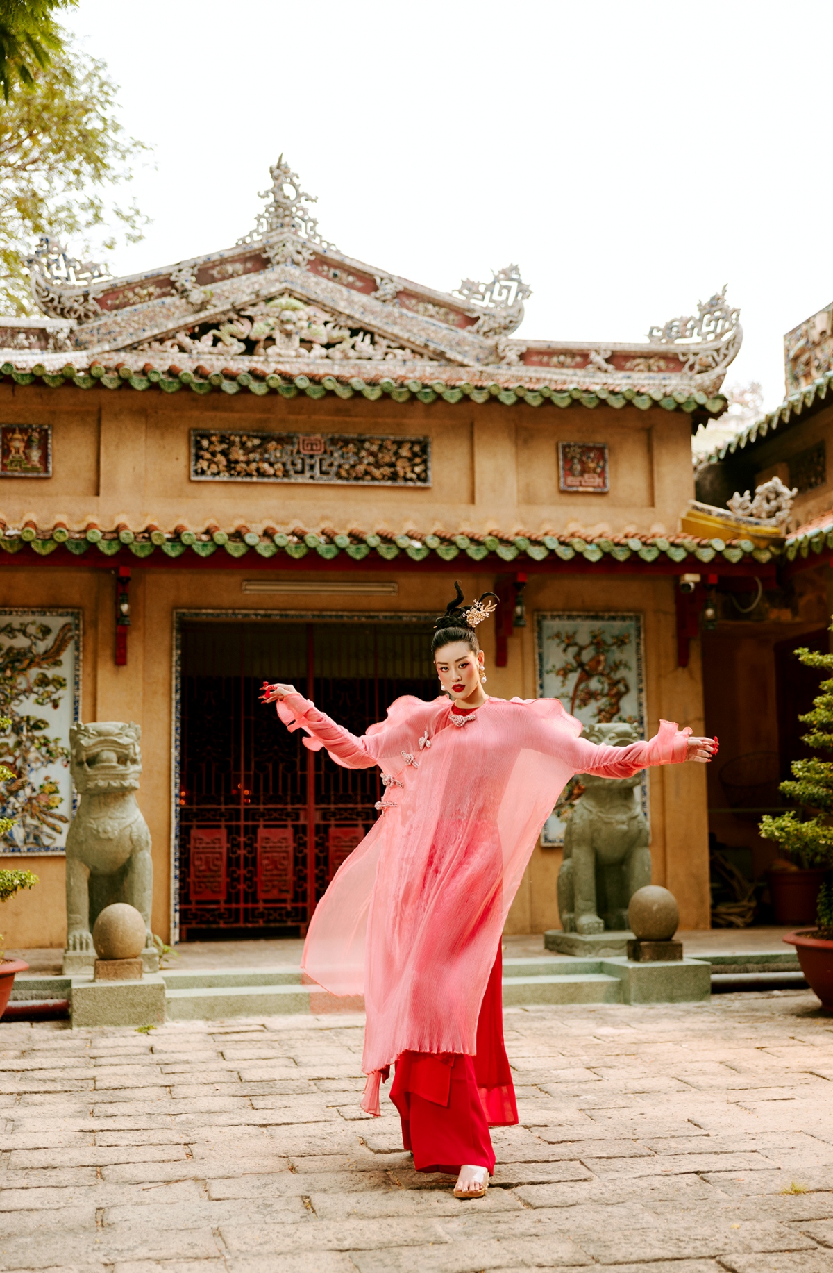 hoa hậu khánh vân thực hiện bộ ảnh lấy cảm hứng từ không khí tháng giêng hình ảnh 11 hoa hau khanh van thuc hien bo anh lay cam hung tu khong khi thang gieng hinh anh 11