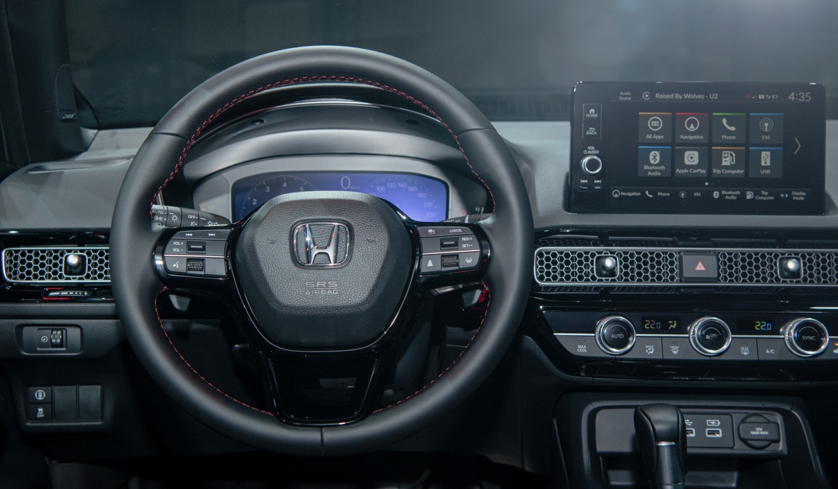 Riêng bản RS được trang bị hệ thống kết nối viễn thông đầu tiên trong phân khúc Honda Connect, bao gồm 1 thiết bị được gắn trong xe, theo dõi toàn bộ các dữ liệu của xe, cho phép ghi nhận, lưu trữ và truyền dữ liệu ra bên ngoài thông qua sóng di động.