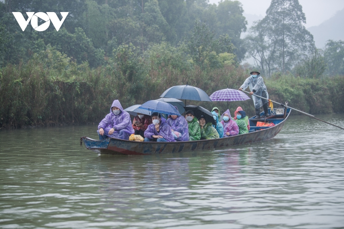 huong pagoda festival attracts crowds on opening day picture 11