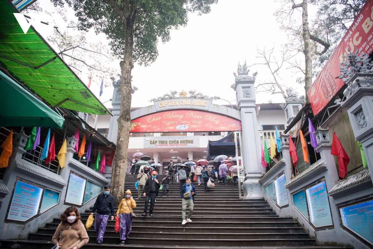 huong pagoda festival attracts crowds on opening day picture 8