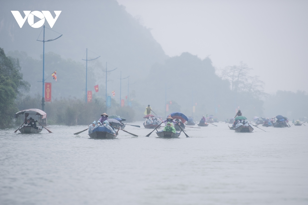 huong pagoda festival attracts crowds on opening day picture 9