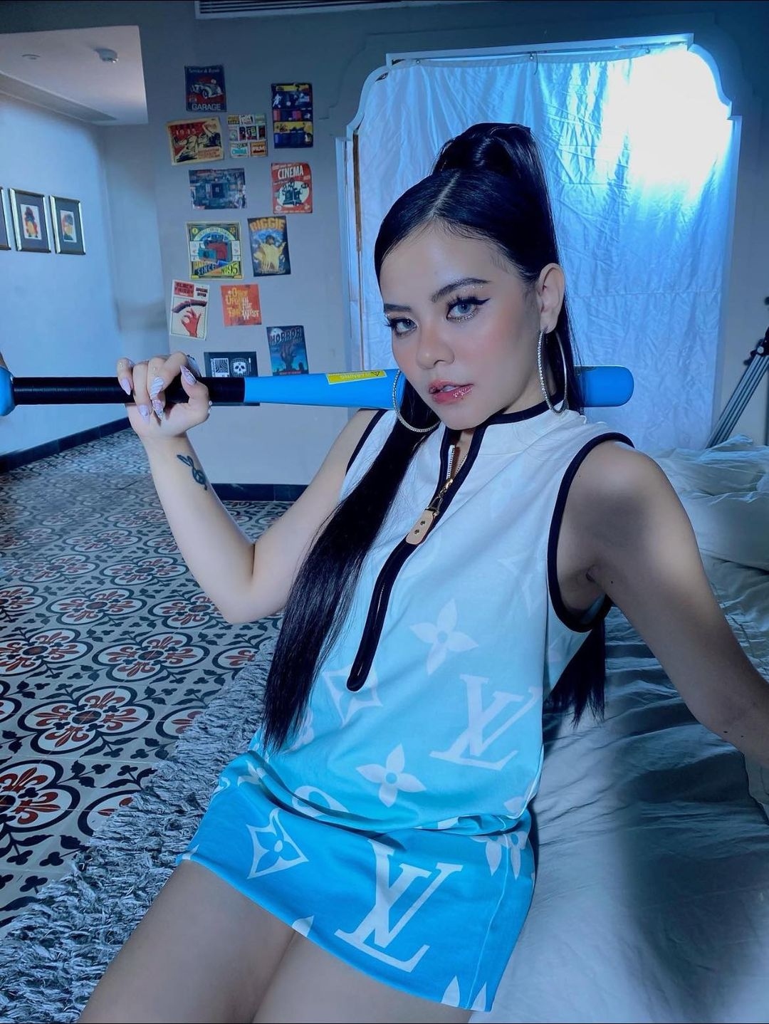 A quan rap viet blacka tha thinh tia tao bao trong mv chill di em hinh anh 3