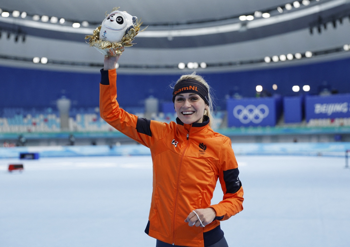 Irene Schouten ăn mừng chiến thắng. (Ảnh: Reuters). 