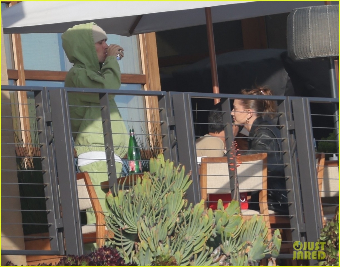 vo chong justin bieber len do phong cach, hen ho an trua lang man tai nha hang hinh anh 3