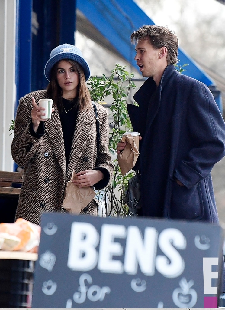 con gai cindy crawford xinh dep di choi cung ban trai austin butler hinh anh 1