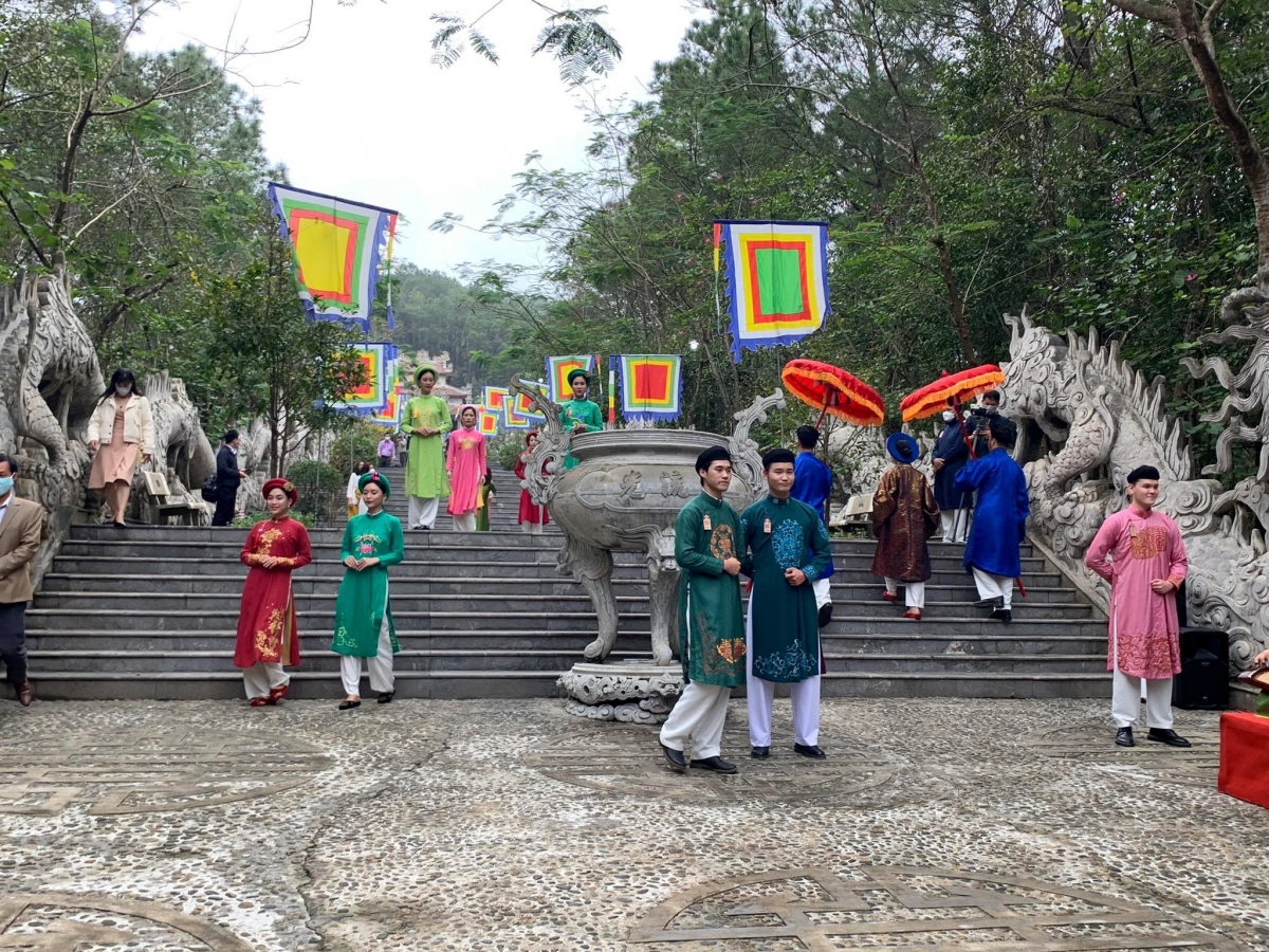 du lich hue khoi sac ngay tu dau nam hinh anh 2