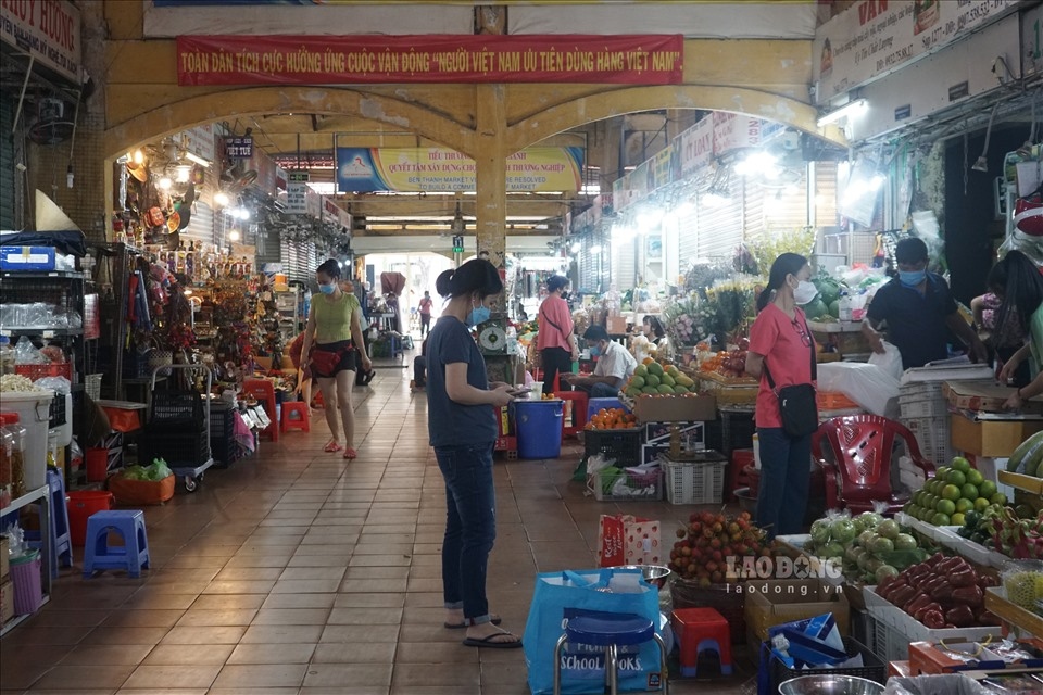 largest traditional market in hcm city bustling again after tet picture 2