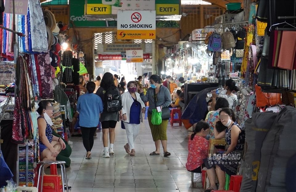largest traditional market in hcm city bustling again after tet picture 8