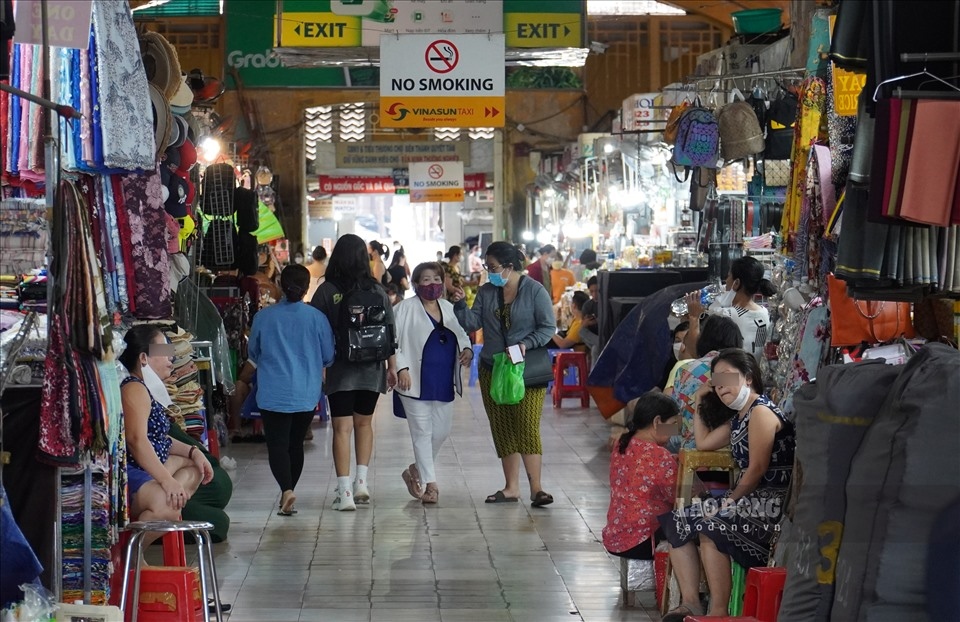 largest traditional market in hcm city bustling again after tet picture 8 largest traditional market in hcm city bustling again after tet picture 8