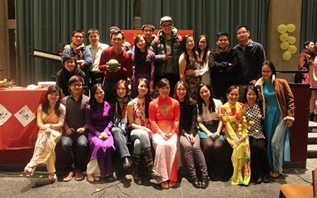 vietnamese students in us celebrate lunar new year festival picture 1