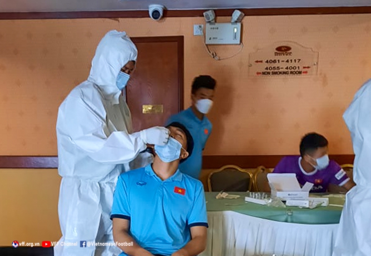 six more vietnamese footballers infected with covid-19 in cambodia picture 1