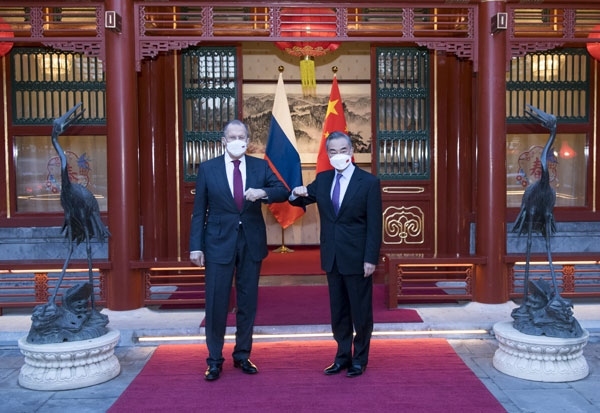 Ngoại trưởng Trung Quốc và Nga gặp gỡ tại Bắc Kinh. Ảnh: Bộ Ngoại giao Trung Quốc.