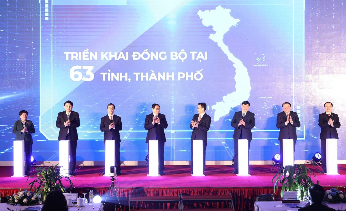 PM Pham Minh Chinh and other officials at the inaugural ceremony of the programme (Photo: VNA)