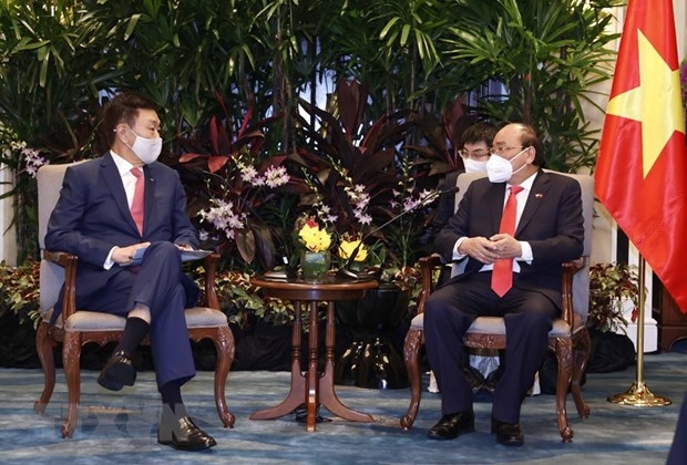 President Nguyen Xuan Phuc received Loh Chin Hua, CEO of Keppel Group. (Photo: VNA)
