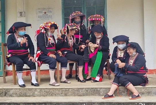 preserving dao ethnic customs in spring picture 1