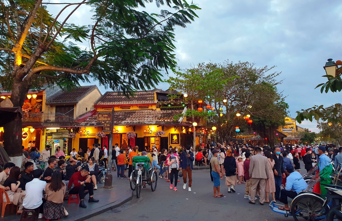 Rất lâu rồi, phố cổ Hội An mới dần lấy lại hình ảnh của thành phố du lịch sôi động, giàu sức hút.