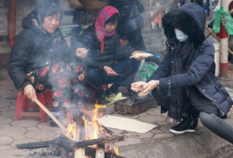 thoi tiet ngay mung 5 tet mien bac tiep tuc ret dam, ha noi de phong mua dong hinh anh 2