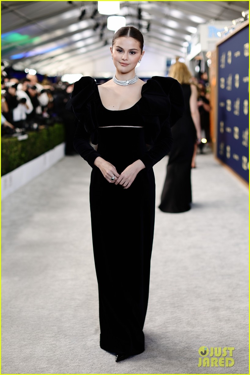 selena gomez deo vong co kim cuong 1 trieu usd du su kien hinh anh 3