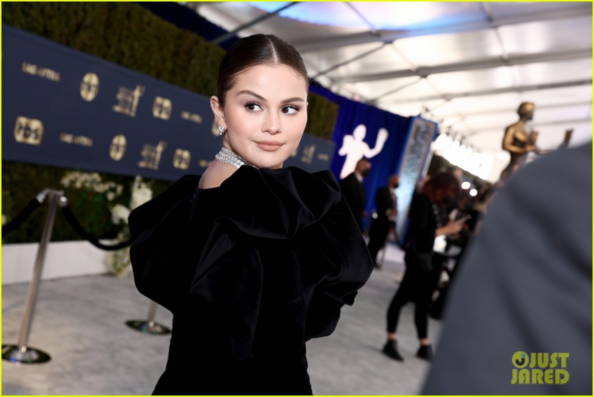 selena gomez deo vong co kim cuong 1 trieu usd du su kien hinh anh 4