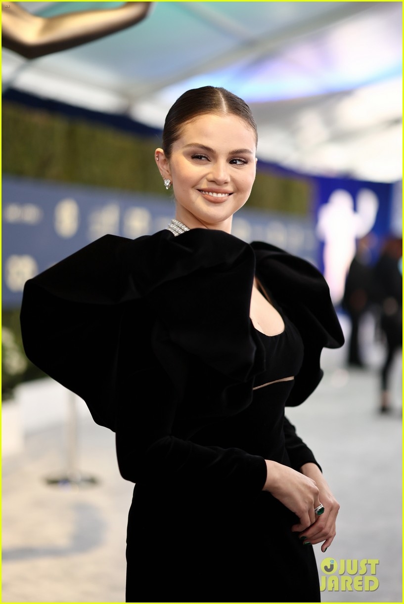 selena gomez deo vong co kim cuong 1 trieu usd du su kien hinh anh 5