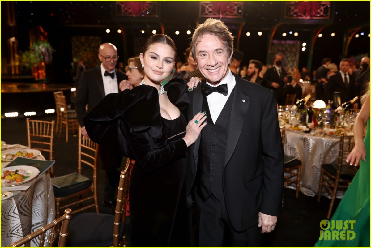 selena gomez deo vong co kim cuong 1 trieu usd du su kien hinh anh 8