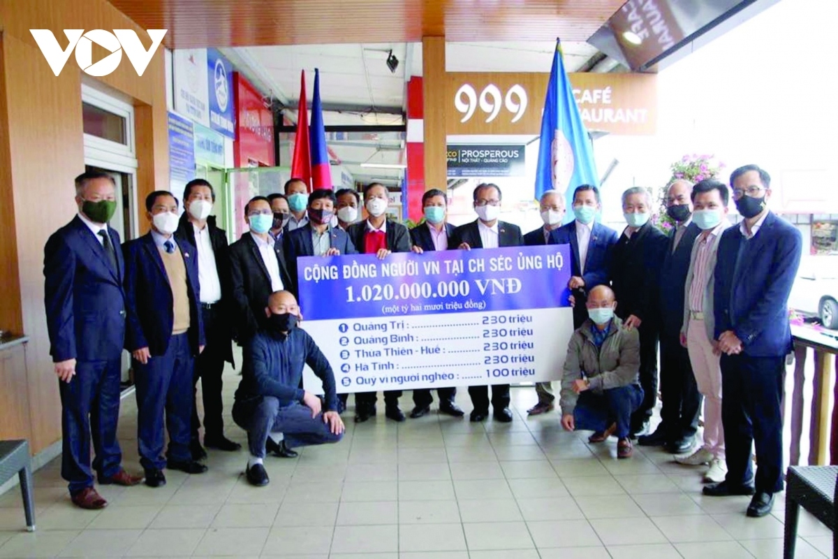 vietnamese community in czech republic look towards homeland picture 1