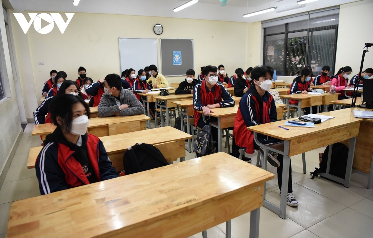 students eager to return to school after months of distance learning picture 4