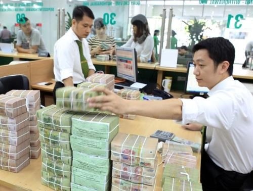 sixteen banks cut over vnd21.2 trillion for pandemic-hit customers picture 1