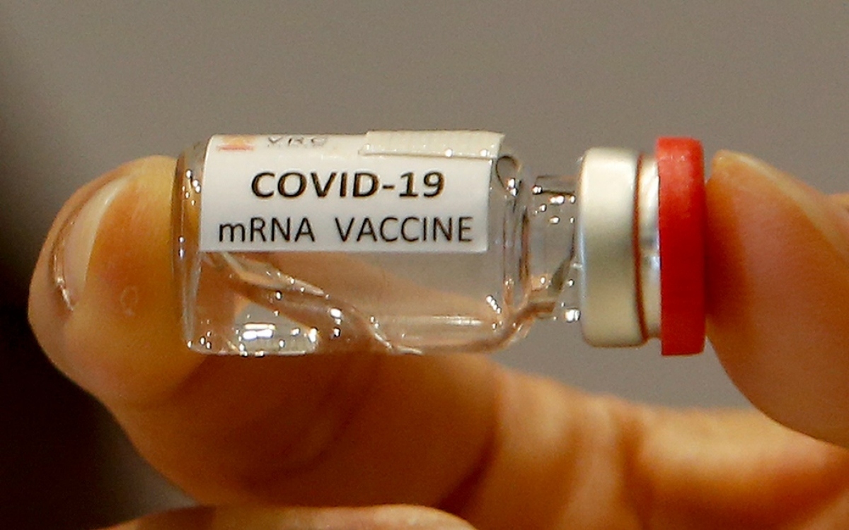 WHO supports developing countries, incluidng Vietnam, in acccessing mRNA COVID-19 vaccine technology. (Illustrative photo: AARP)