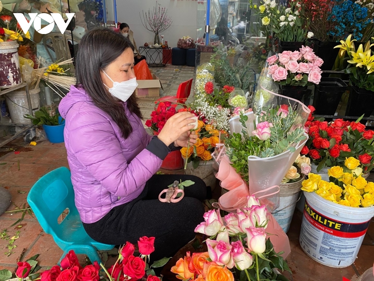 gift market does brisk trade on valentine s day picture 9