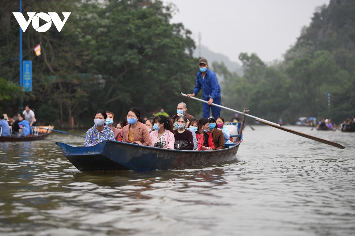 ha noi cho phep mo cua don khach tray hoi chua huong hinh anh 1