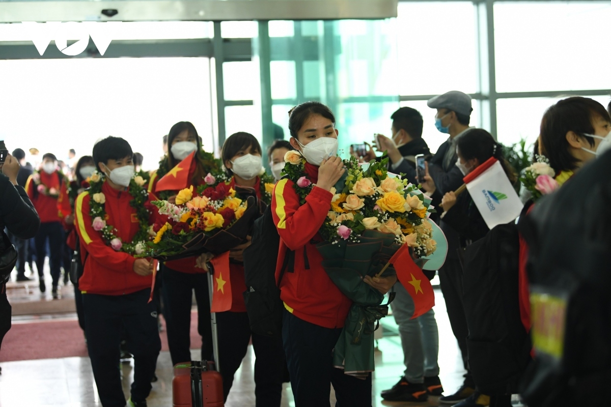 female footballers welcomed home after securing world cup berth picture 6
