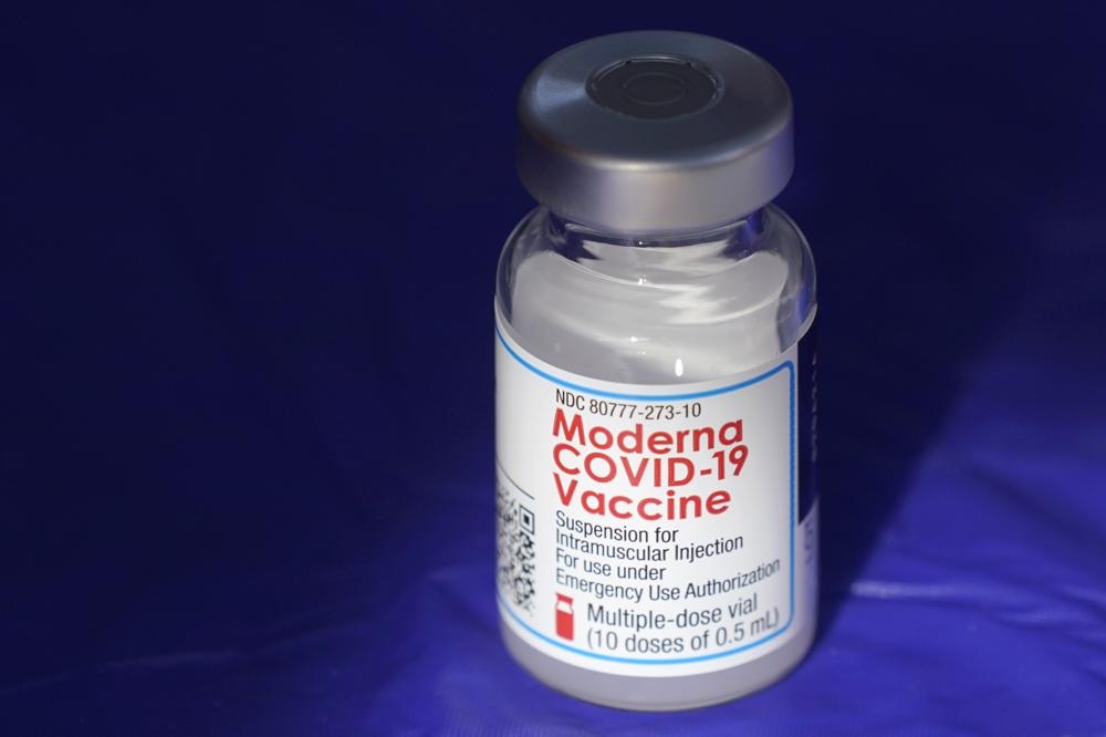 Một lọ vaccine Moderna tại điểm tiêm chủng ở thành phố Puyallup, bang Washington, Mỹ. Ảnh: AP