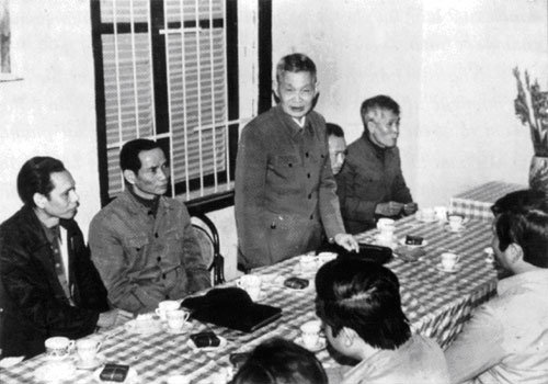 Dong chi le van luong - nguoi cong san kien trung, nha lanh dao tai nang cua Dang hinh anh 2