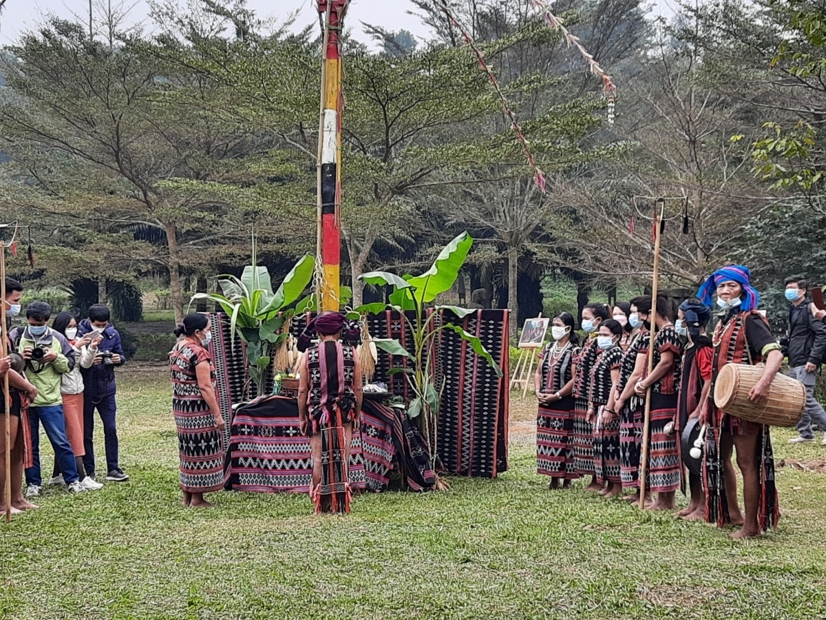 The Aza festival is a long-standing practice among the Ta Oi ethnic community as they bid farewell to the old year and welcome in the new one.
