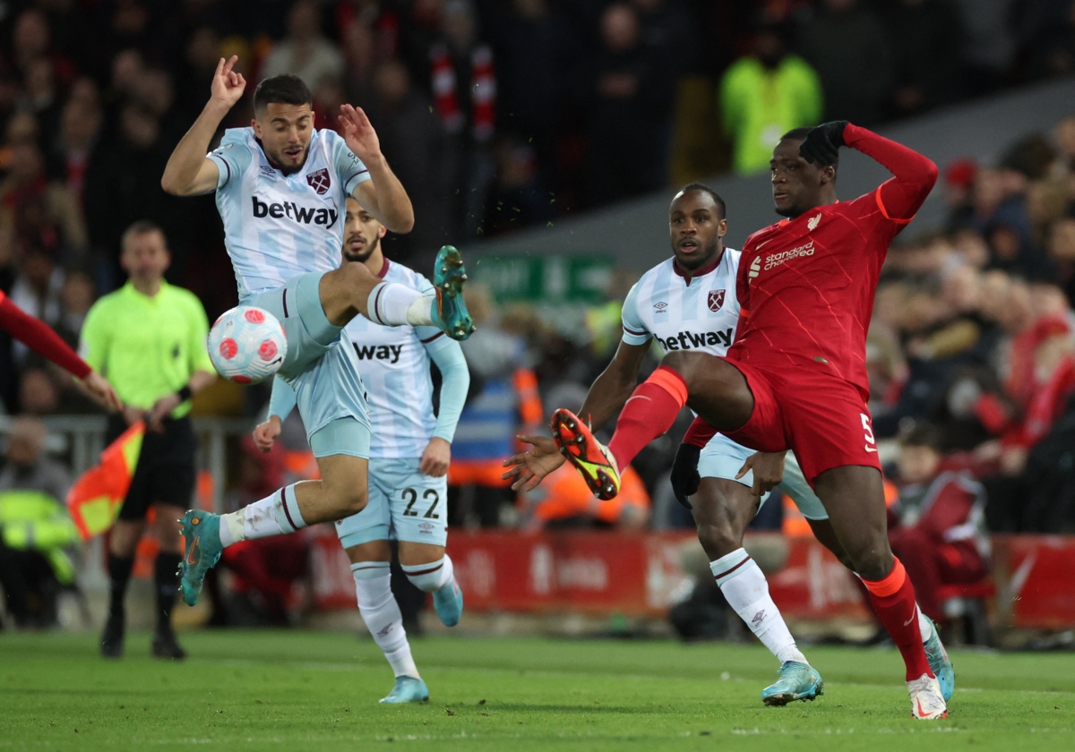 Liverpool đang nóng lòng tìm kiến bàn thắng gia tăng cách biệt. (Ảnh: Reuters).