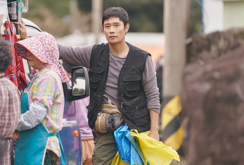 Lee Byung-hun xuất hiện lạ lẫm trong phim mới 