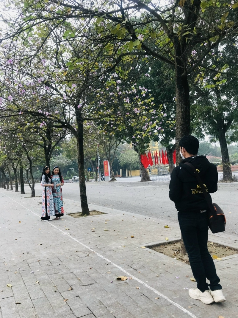 phu nu thu do huong ung tuan le ao dai hinh anh 1