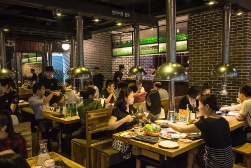 Singaporean investors buy 36% of local restaurant chain