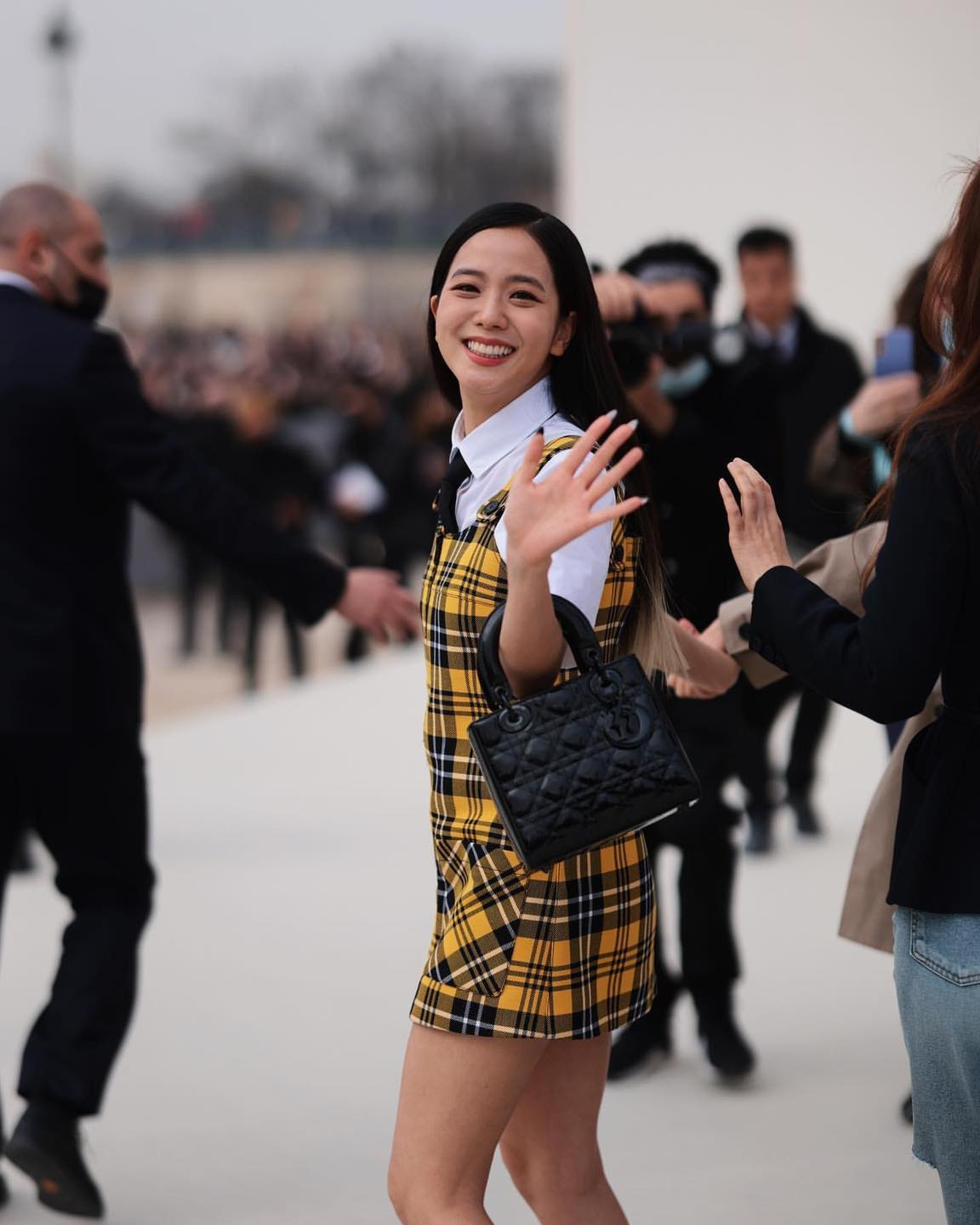 Jisoo BLACKPINK hạnh phúc khi được dự show Dior Xuân Hè 2022
