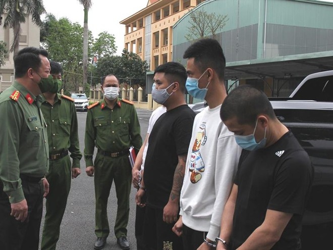 Giám đốc Công an tỉnh Hà Nam trực tiếp khai thác "nóng" các đối tượng bị bắt giữ