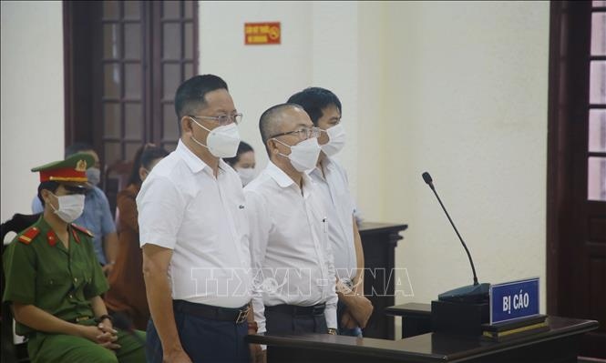 Ba bị cáo Lê Anh Dũng, Phan Bùi Bảo Thi và Nguyễn Huy tại phiên tòa xét xử sơ thẩm vụ án "Lợi dụng các quyền tự do dân chủ xâm phạm quyền, lợi ích hợp pháp của cá nhân".
